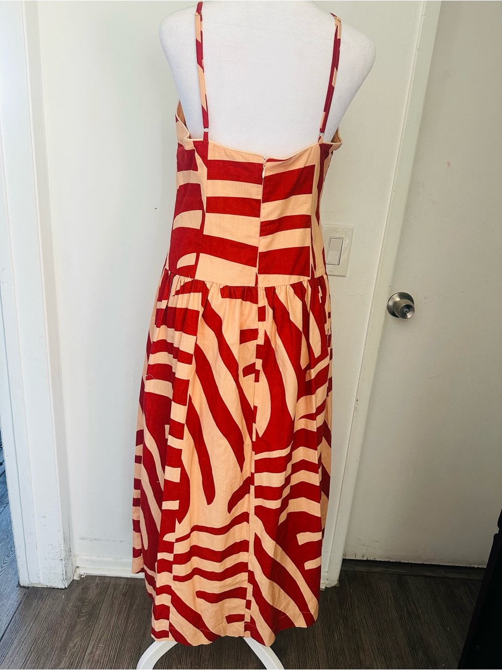 NWOT Mon Renn Surreal Midi Dress Tropico Print Red/Sand - Size M - Picture 5 of 8